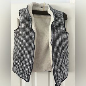 Vineyard Vines quilted reversible vest